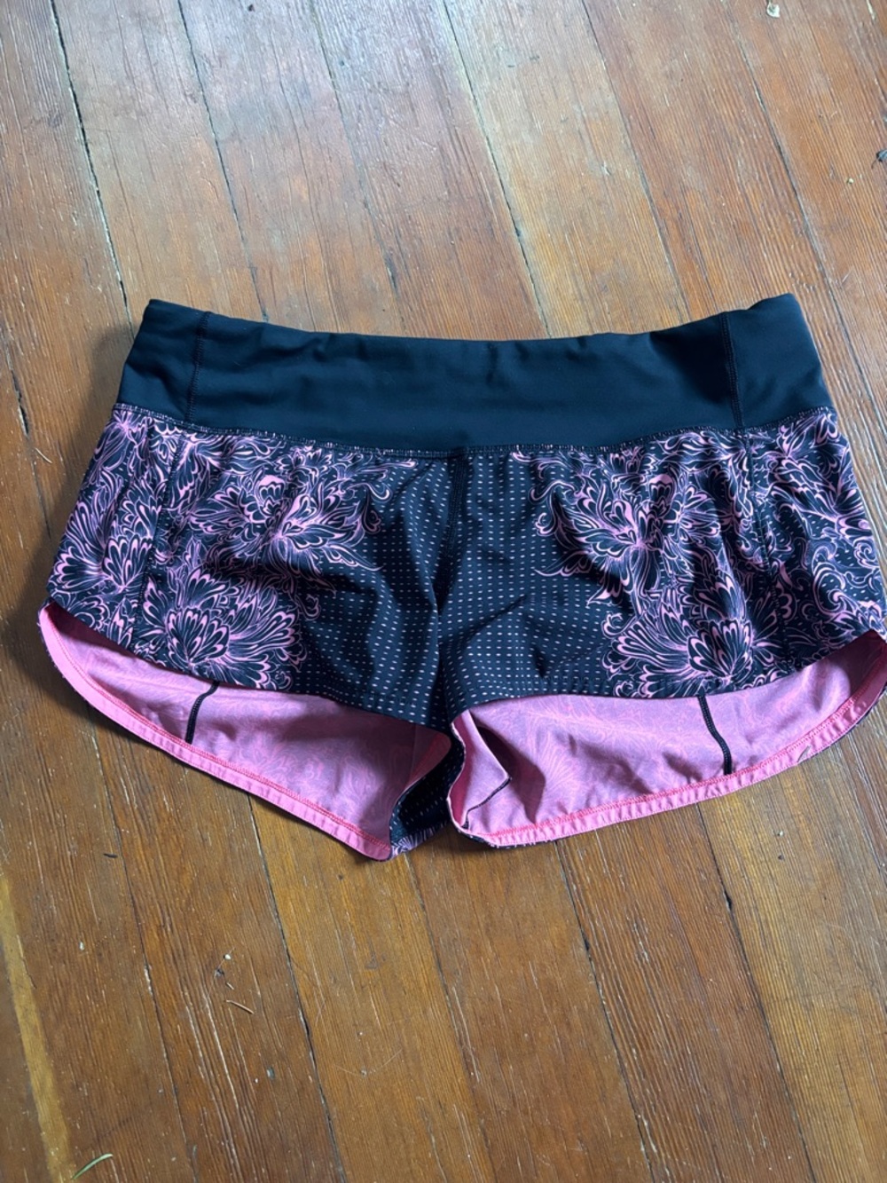 Lululemon Speed up Women's Black & Pink Floral Athletic Shorts